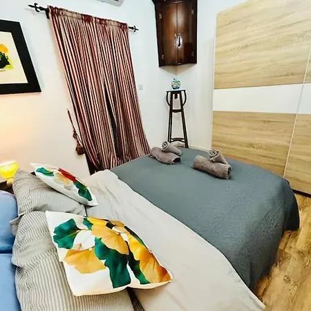 Apartment Xl Massive Art-filled In Area, Walk To Sliema, St Julian's