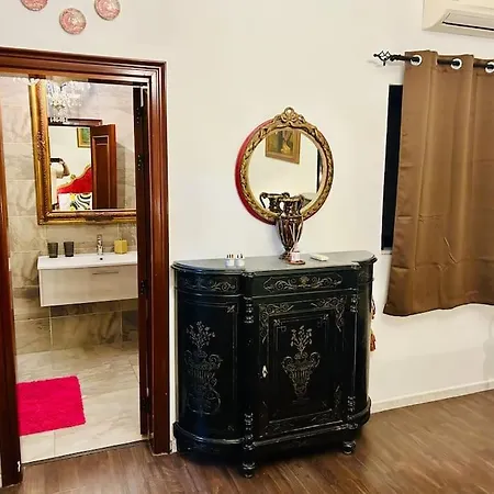 Apartment Xl Massive Art-filled In Area, Walk To Sliema, St Julian's Gzira