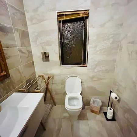 Appartement Xl Massive Art-filled In Area, Walk To Sliema, St Julian's