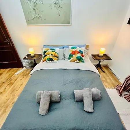 Xl Massive Art-filled In Area, Walk To Sliema, St Julian's Appartement *