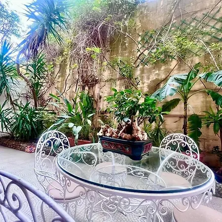 Xl Massive Art-filled In Area, Walk To Sliema, St Julian's *