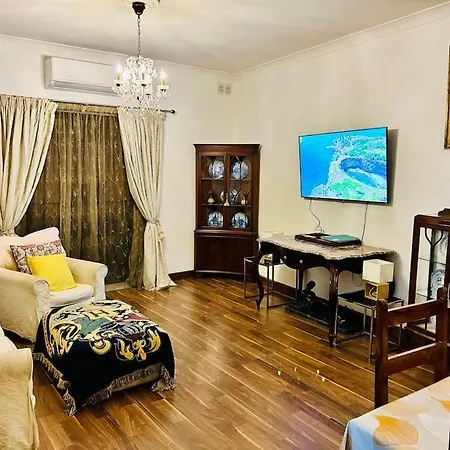 Xl Massive Art-filled In Area, Walk To Sliema, St Julian's Appartement